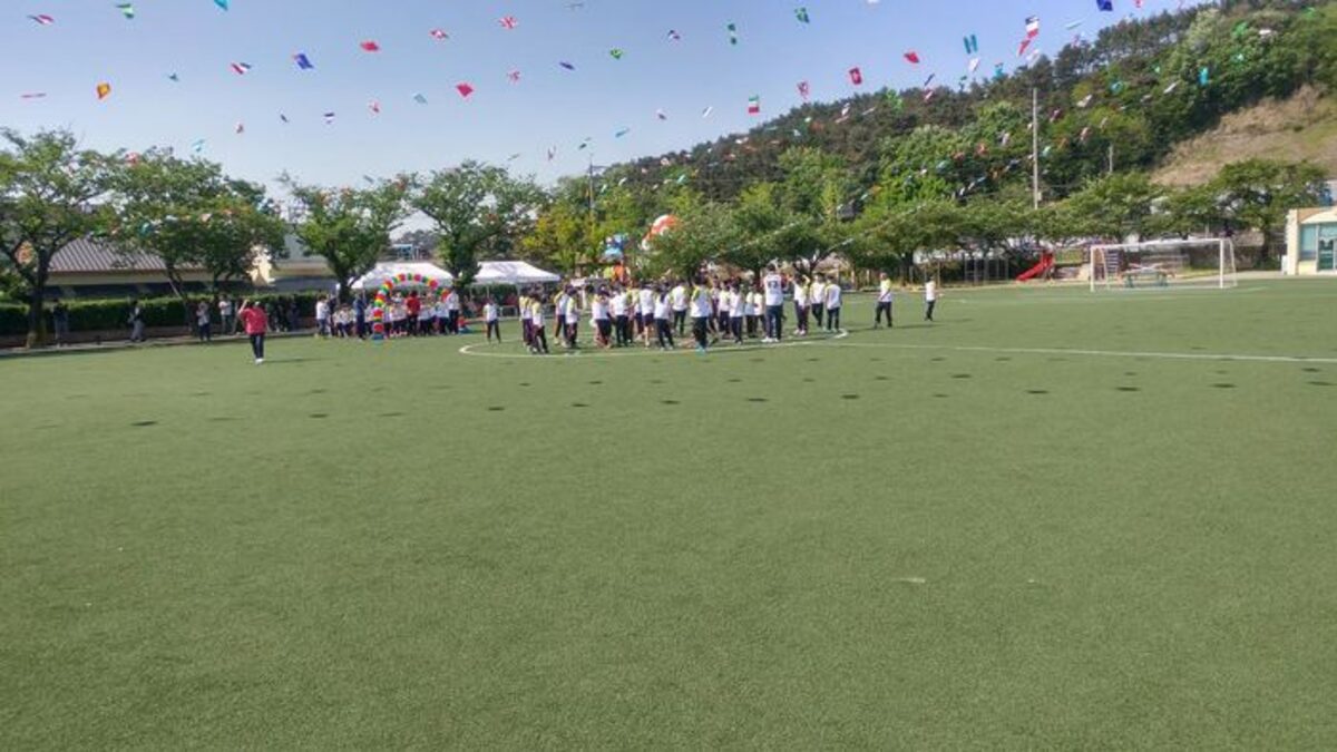 운동장에서 진행된 체육대회 전경