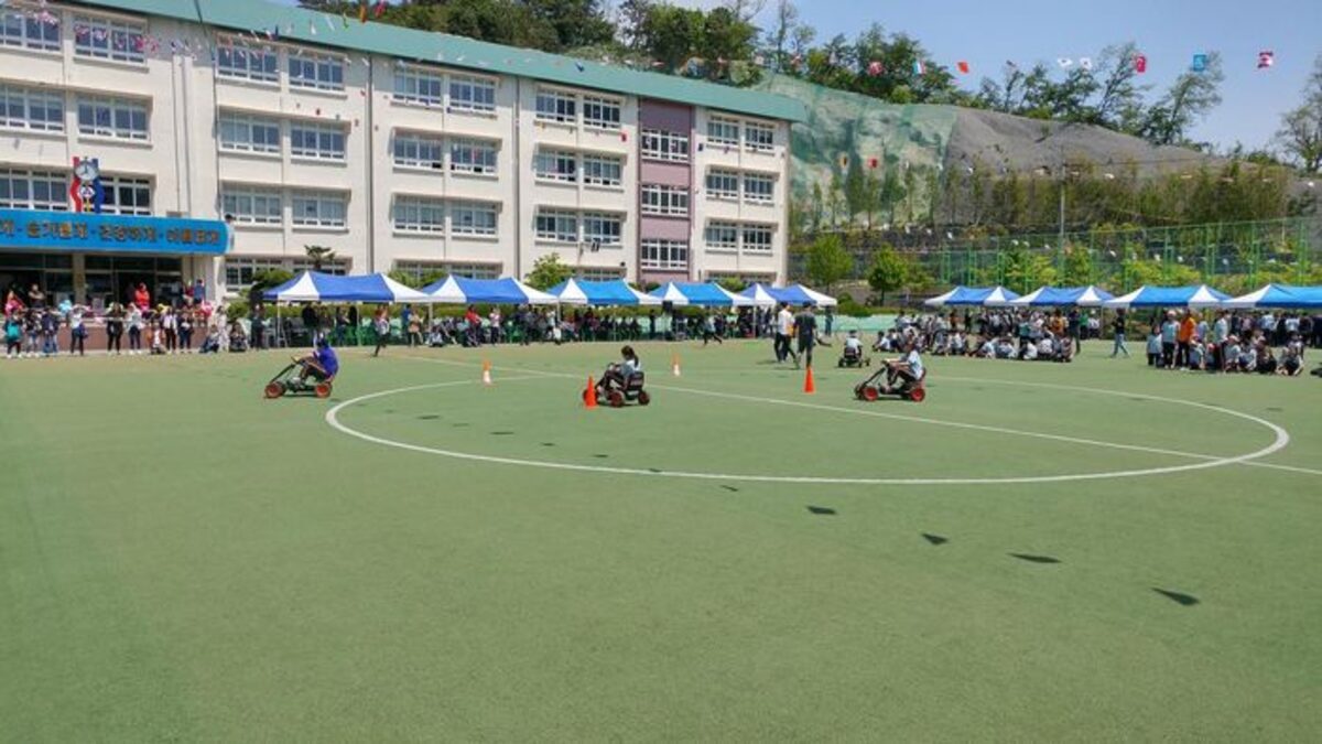 학교 운동장 트랙 종목 진행 현장